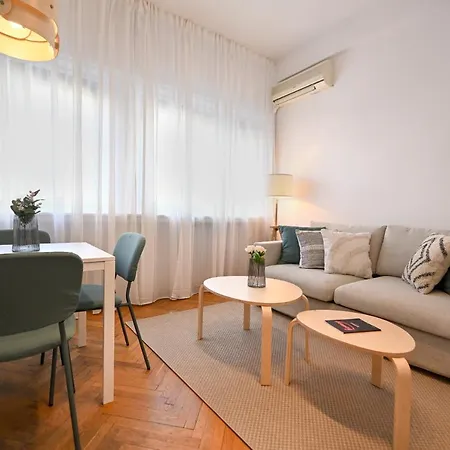 Modern Calea Victoriei 1br Apt: Explore Bukarest