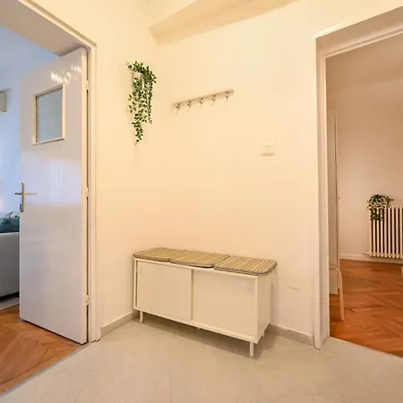 Modern Calea Victoriei 1br Apt: Explore * Bucharest