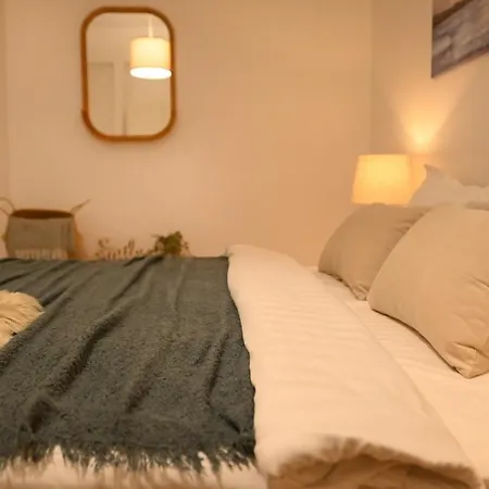 Apartment Modern Calea Victoriei 1br Apt: Explore