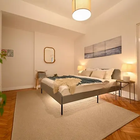 Modern Calea Victoriei 1br Apt: Explore